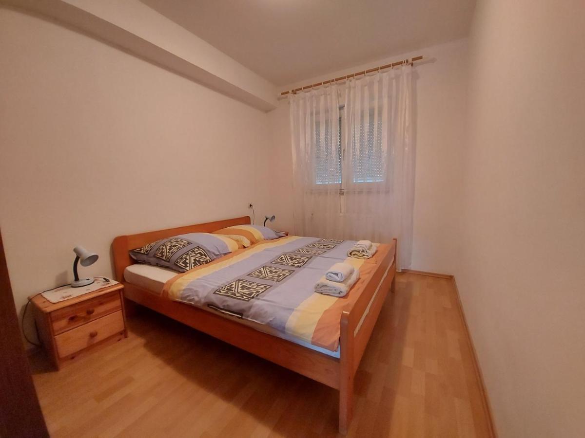 Apartment Pezic Кърк Екстериор снимка