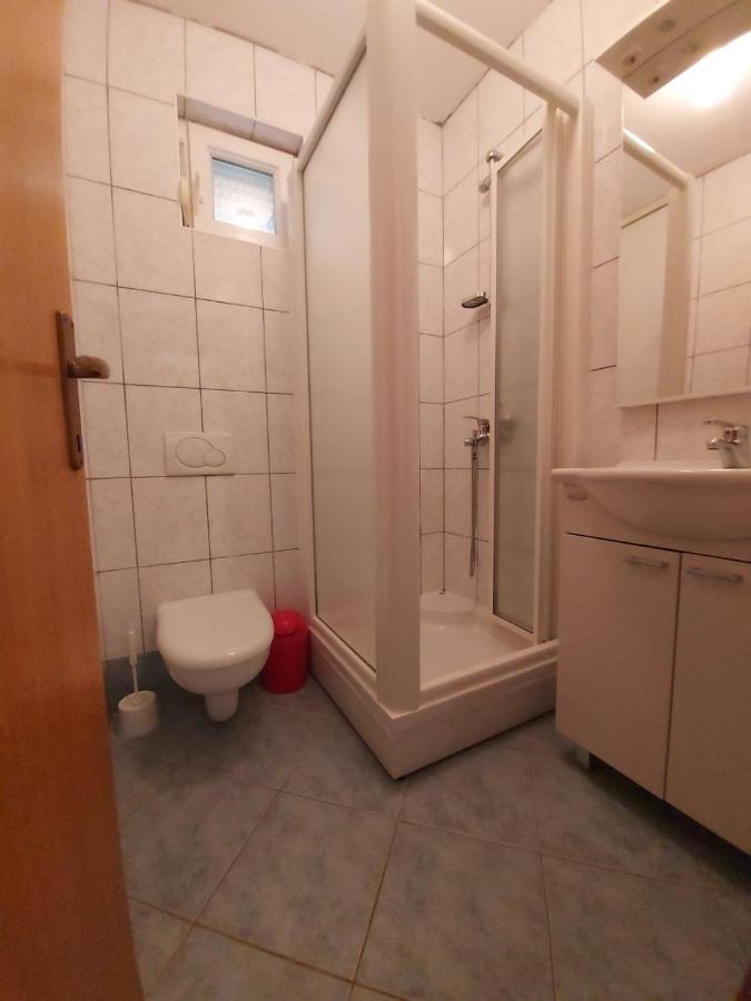 Apartment Pezic Кърк Екстериор снимка