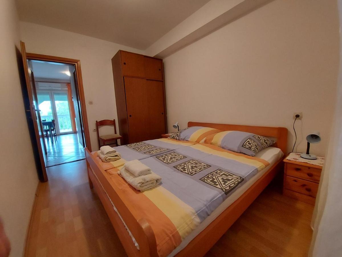 Apartment Pezic Кърк Екстериор снимка