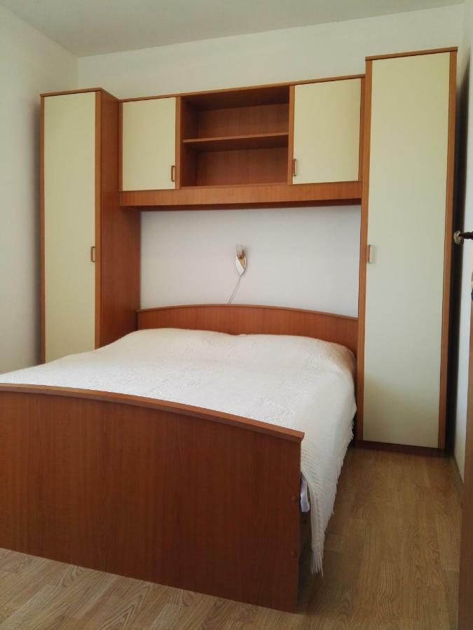 Apartment Pezic Кърк Екстериор снимка
